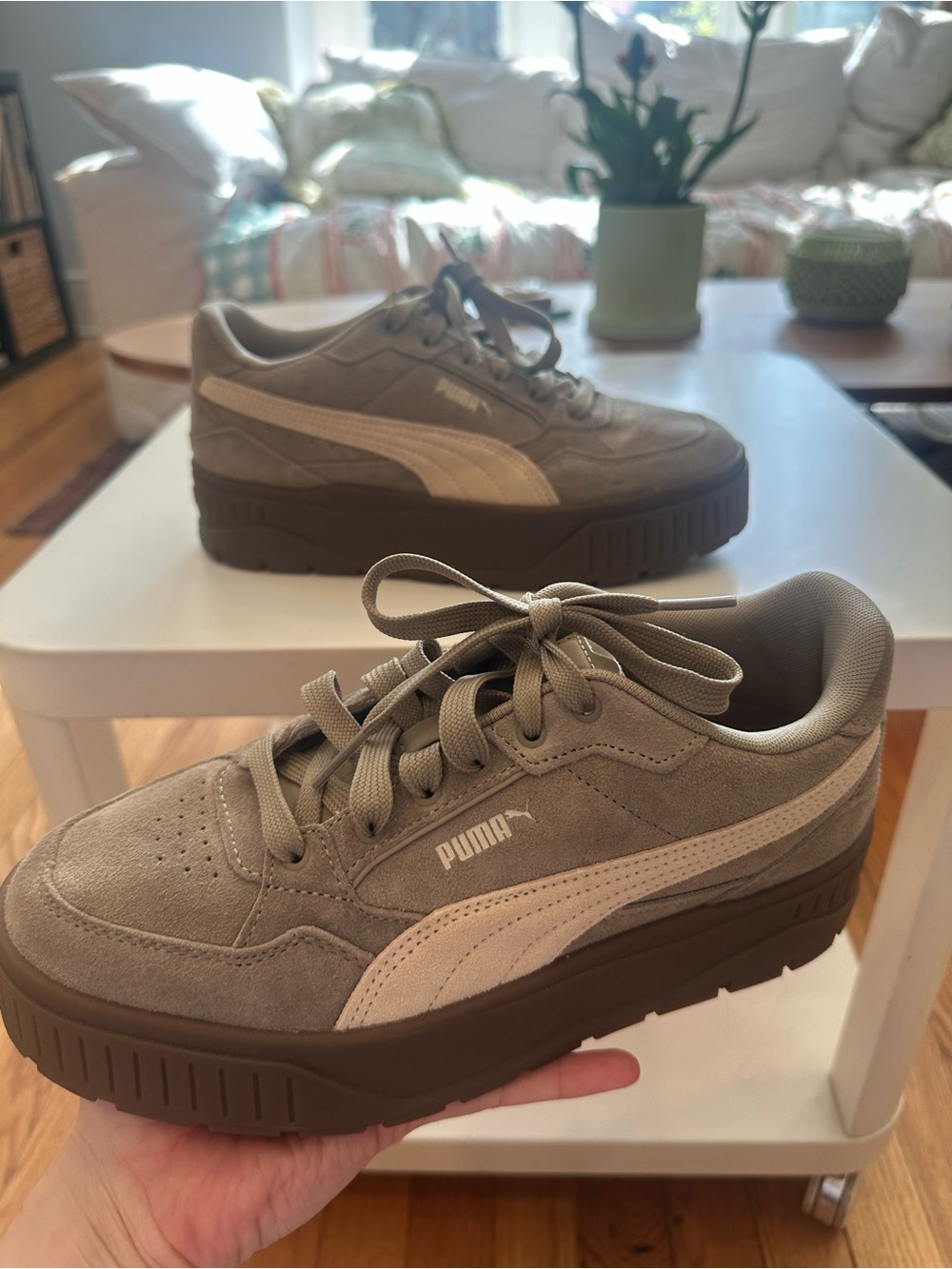 PUMA Karmen II Idol Platform Sneaker
Size 9.5 - Picture 7 of 8